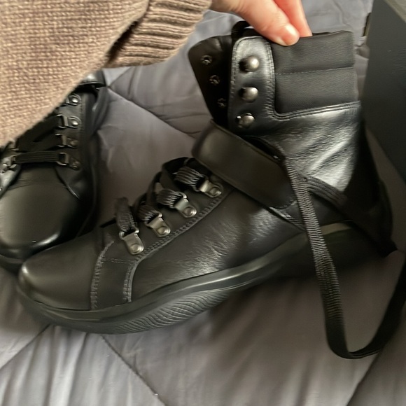 Prada men’s high top sneakers/boots - Picture 5 of 8